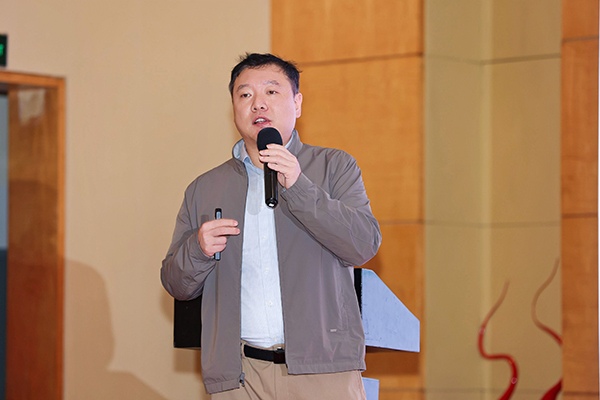 清洁电器专委会2025年工作会议暨第二届换届选举会议圆满召开(图3) 清洁电器专委会2025年工作会议暨第二届换届选举会议圆满召开(图3)