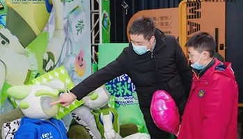 全球首个情感交互人形机器人