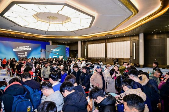 海信创新打造人形大力神杯 挑战吉尼斯世界纪录(图6)